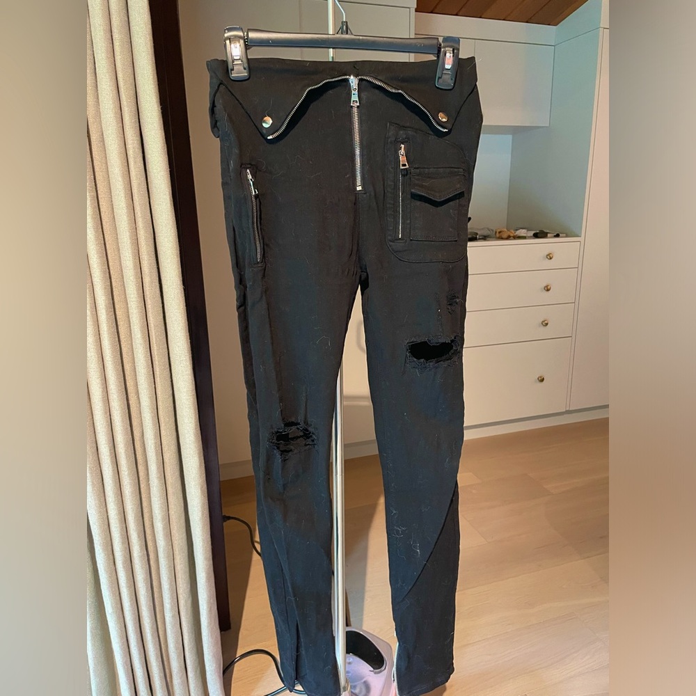 Size 27 RTA distressed denim with silver zipper detail